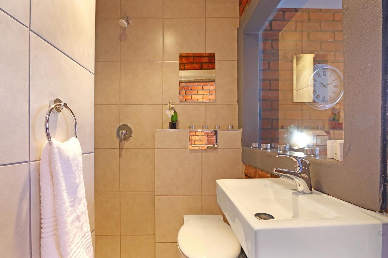 The Rhino Hotel & Apartments Kaapstad Buitenkant foto