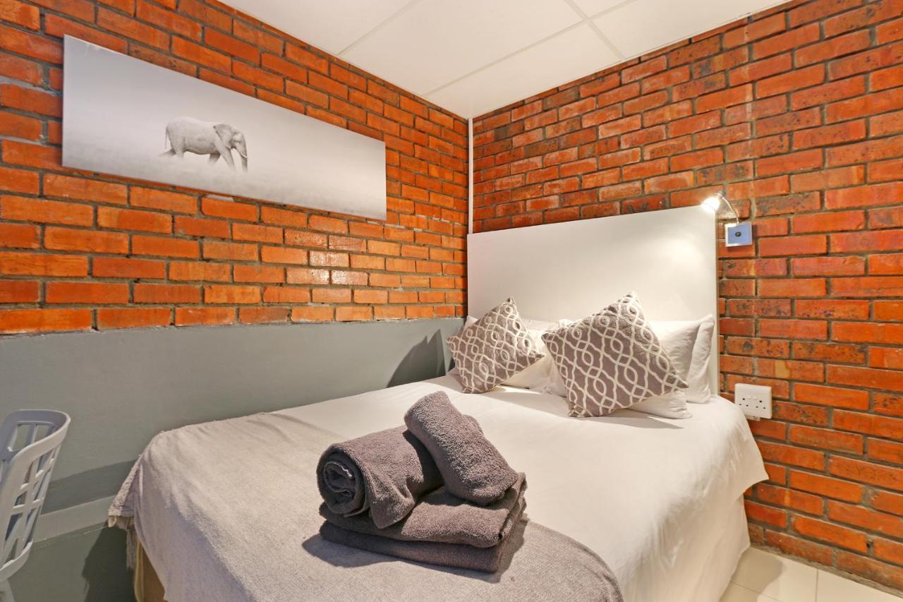 The Rhino Hotel & Apartments Kaapstad Buitenkant foto